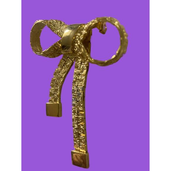 Elegant Gold-Tone Textured Bow Brooch Pin - Picture 2 of 4